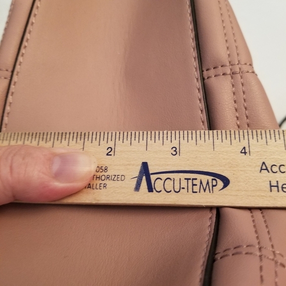 Nine West Quilted Pink Faux Leather Handbag Purse GoldTone Hardware 10 X 7 X 3.5 - Picture 6 of 8